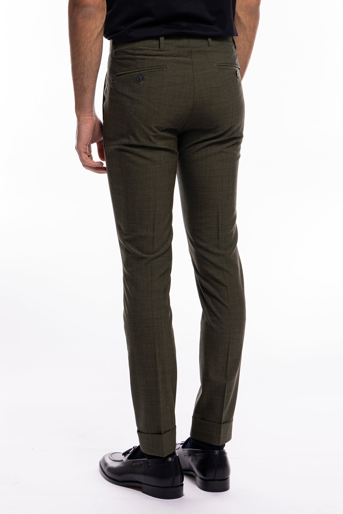 Pantalone uomo verde militare extra slim fresco lana tasca america con una pinces e risvolto 4cm