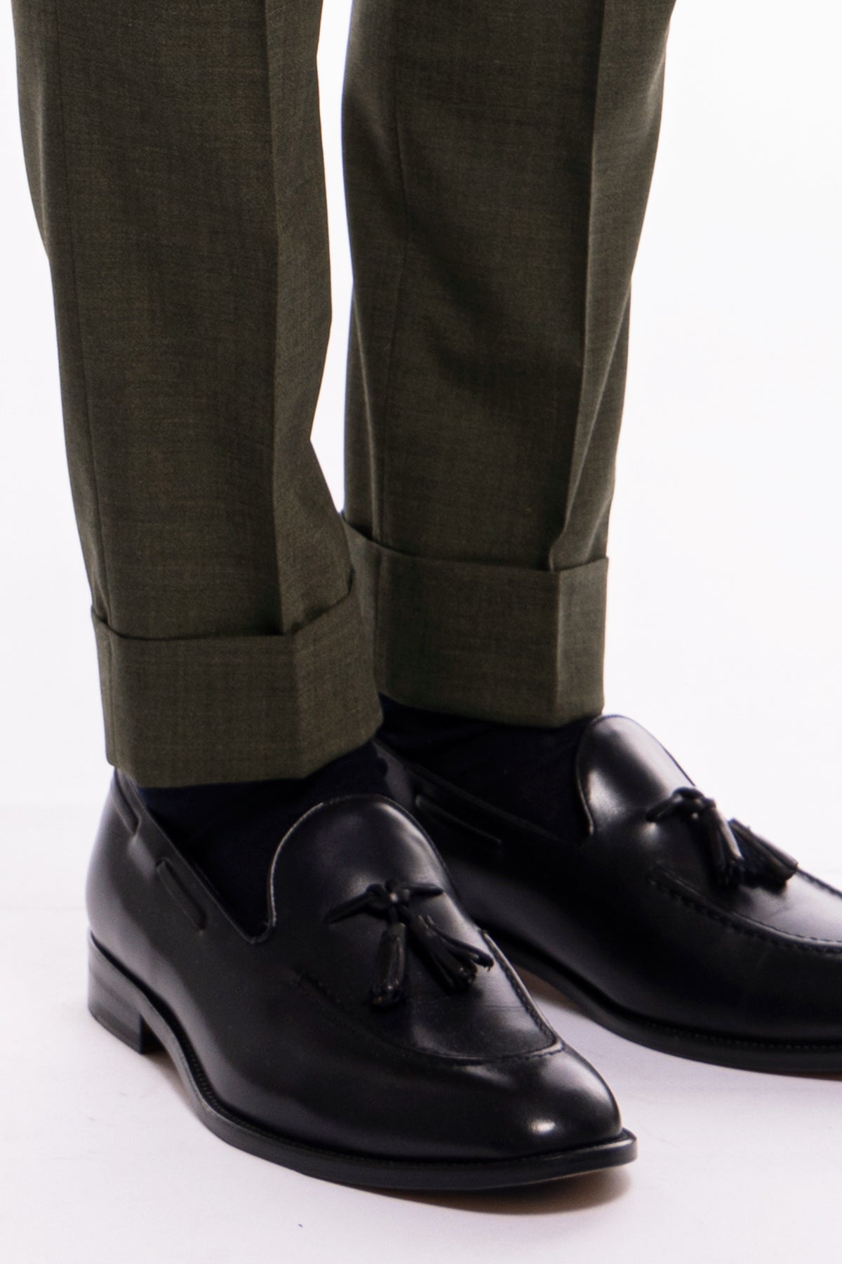 Pantalone uomo verde militare extra slim fresco lana tasca america con una pinces e risvolto 4cm