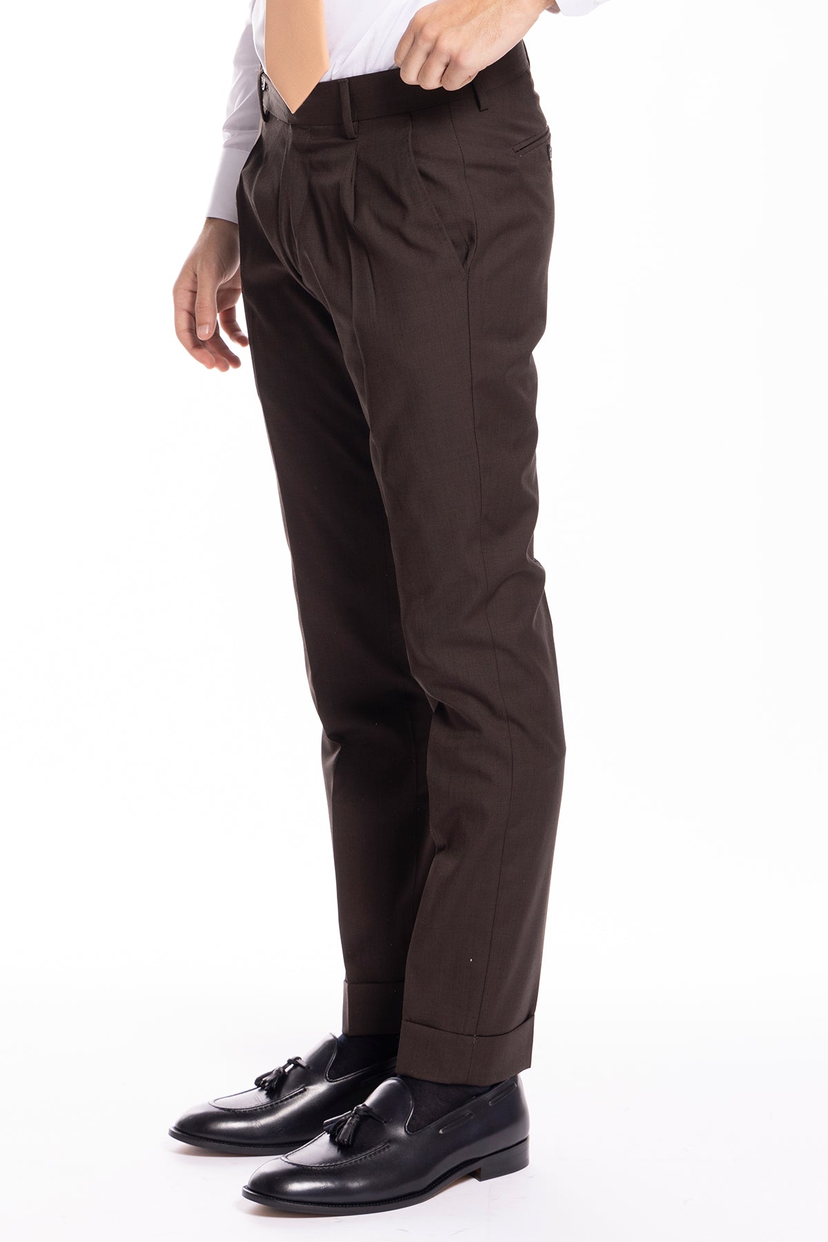 Pantalone uomo Marrone fresco lana super 120's Holland & Sherry tasca america con una pinces e risvolto 4cm