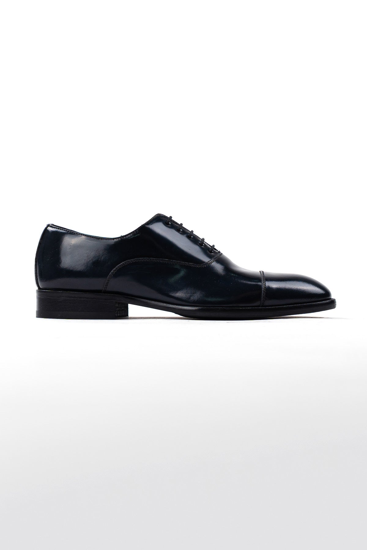 Scarpe stringate da uomo navy blu modello oxford in vera pelle con chiusura lacci e suola in cuoio