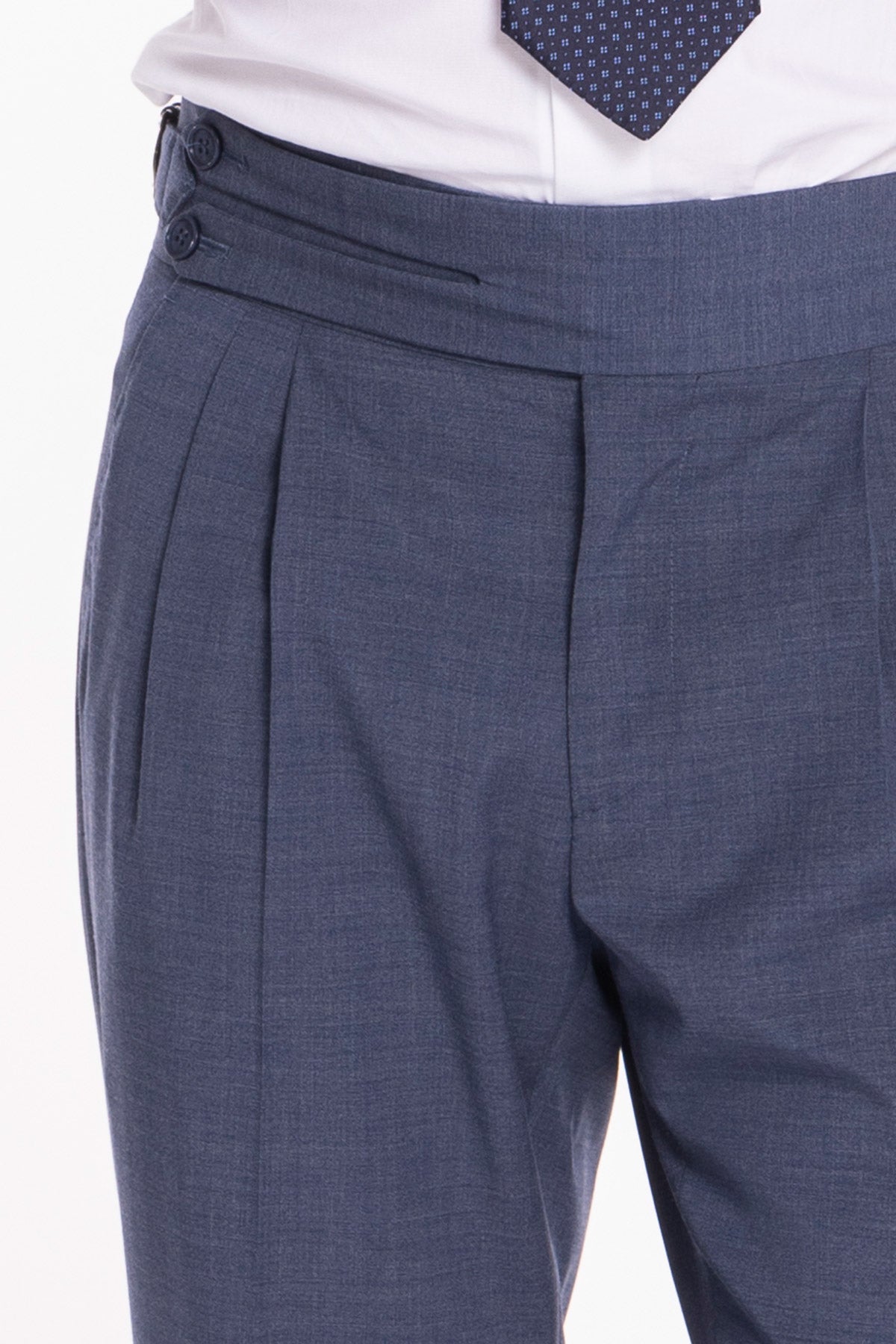 Pantalone uomo blu denim in fresco lana tinta unita vita alta con doppia pinces fibbie laterali