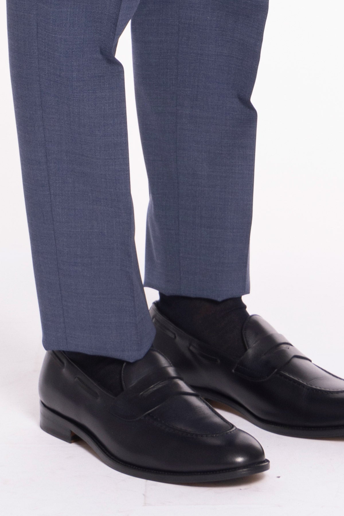 Pantalone uomo blu denim in fresco lana tinta unita vita alta con doppia pinces fibbie laterali