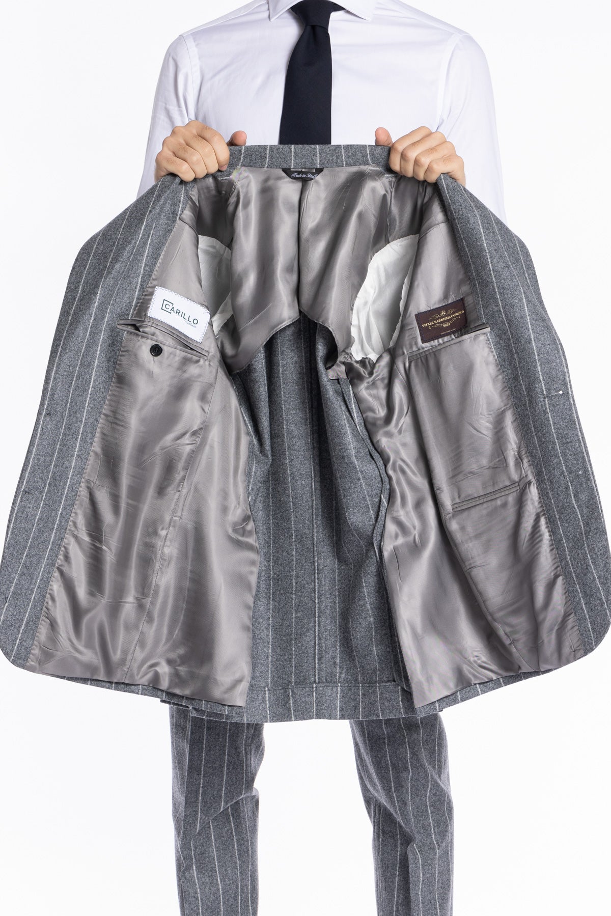 Abito uomo monopetto grigia gessata in pura lana Rever a lancia e tasche a toppe Vitale Barberis Canonico