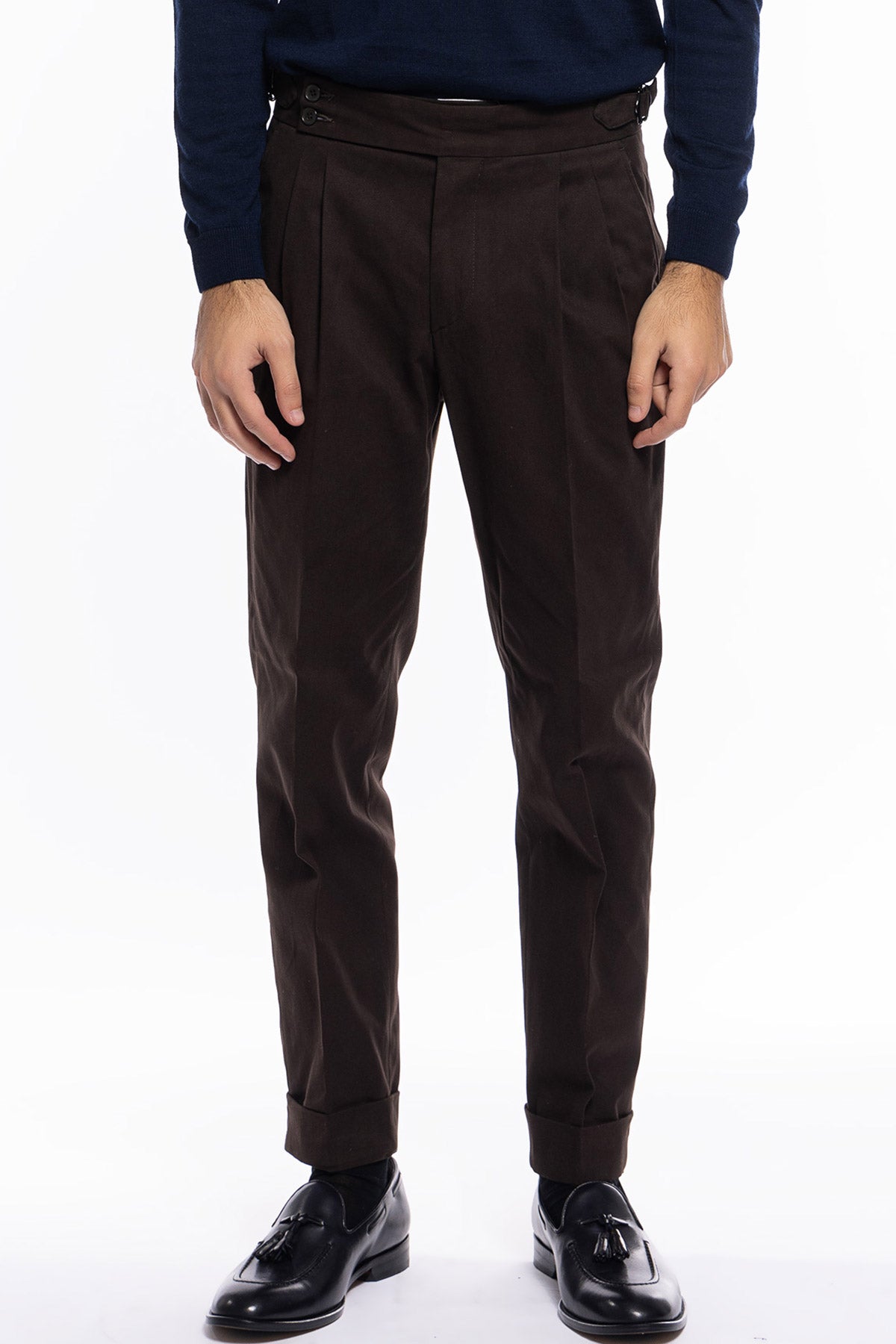 Pantalone uomo marrone vita alta tasca america in cotone con doppia pinces e fibbie laterali