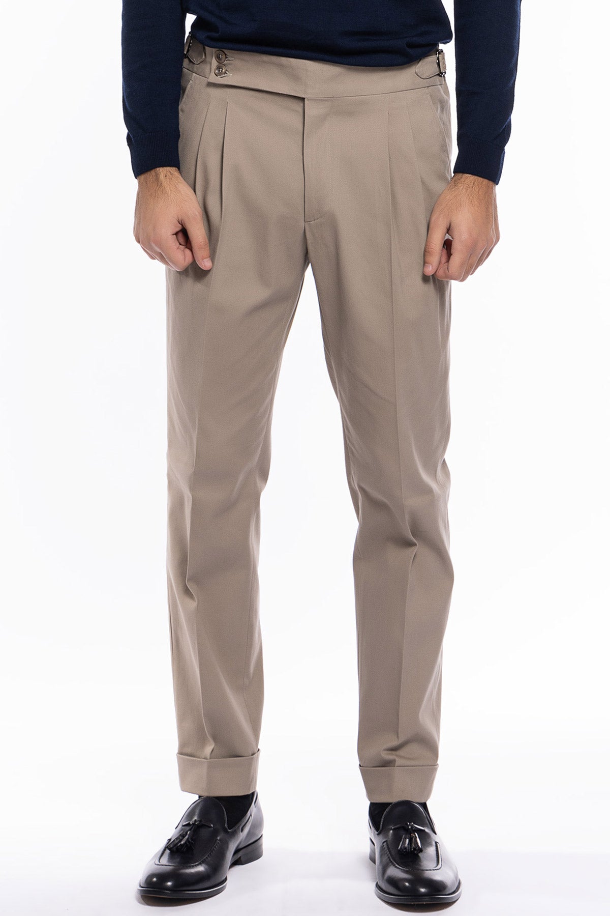 Pantalone uomo beige vita alta tasca america in cotone con doppia pinces e fibbie laterali