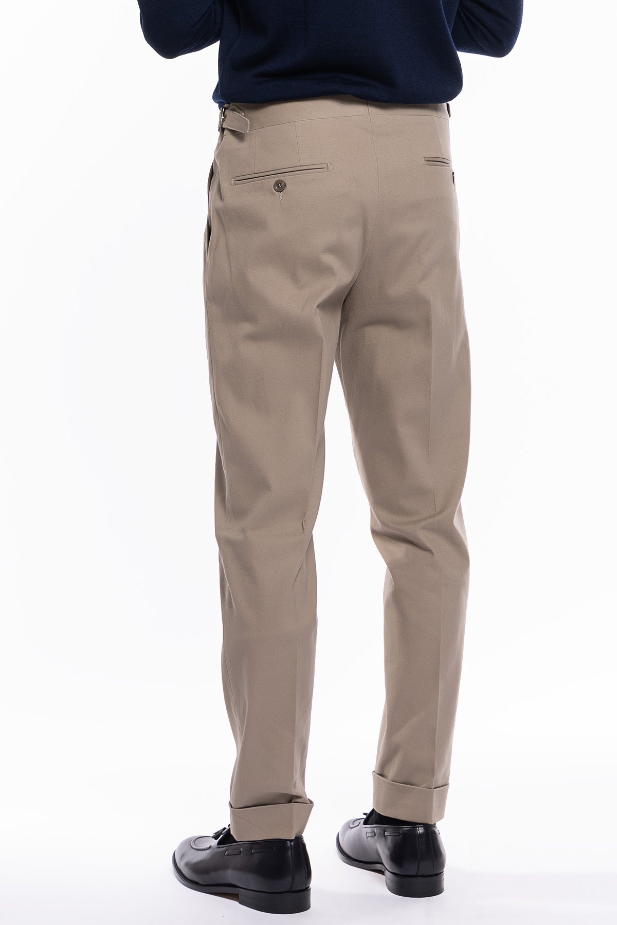 Pantalone uomo beige vita alta tasca america in cotone con doppia pinces e fibbie laterali
