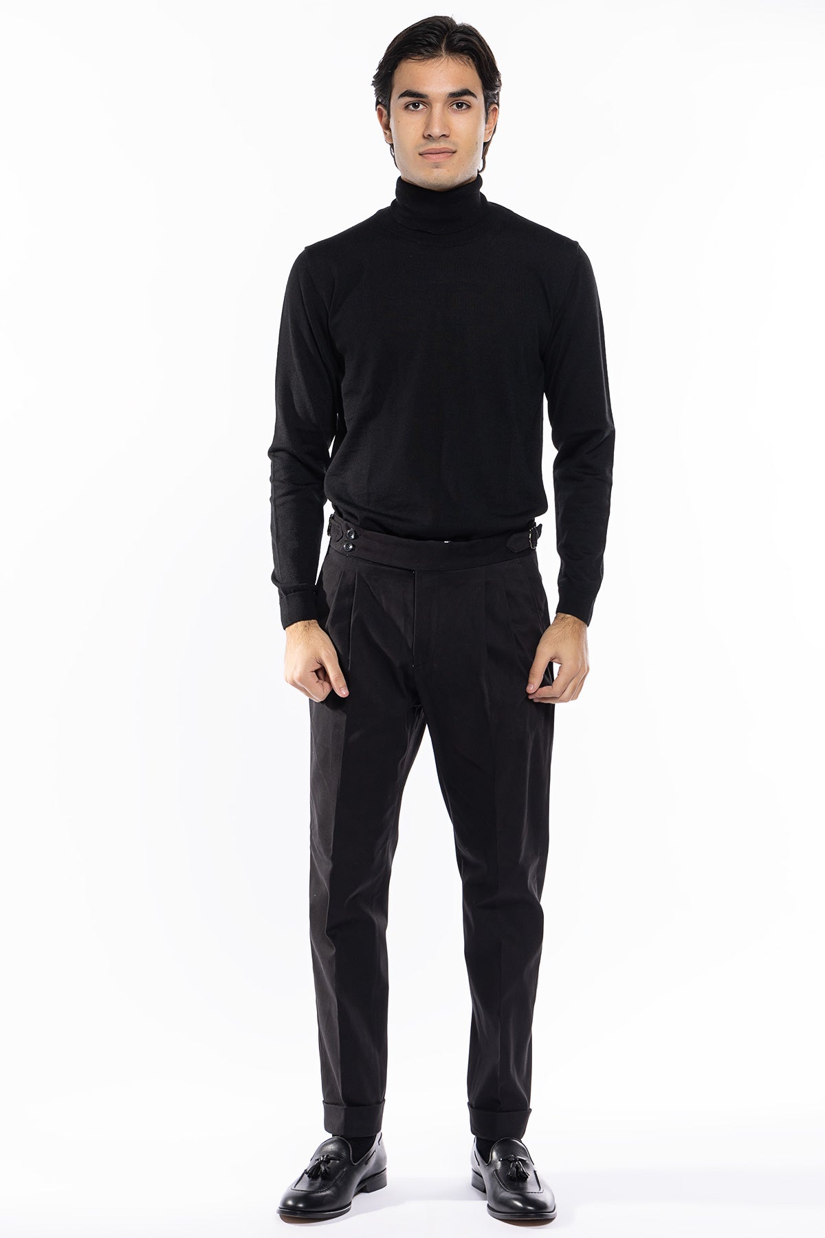 Pantalone uomo nero vita alta tasca america in cotone con doppia pinces e fibbie laterali