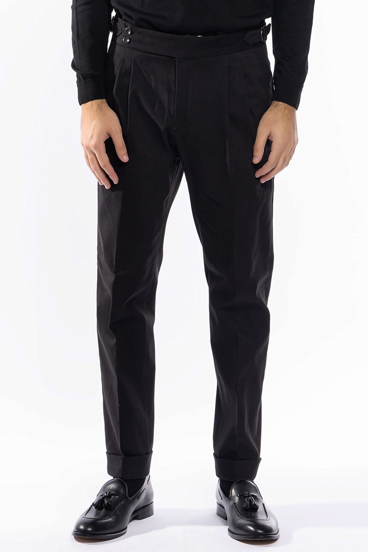 Pantalone uomo nero vita alta tasca america in cotone con doppia pinces e fibbie laterali