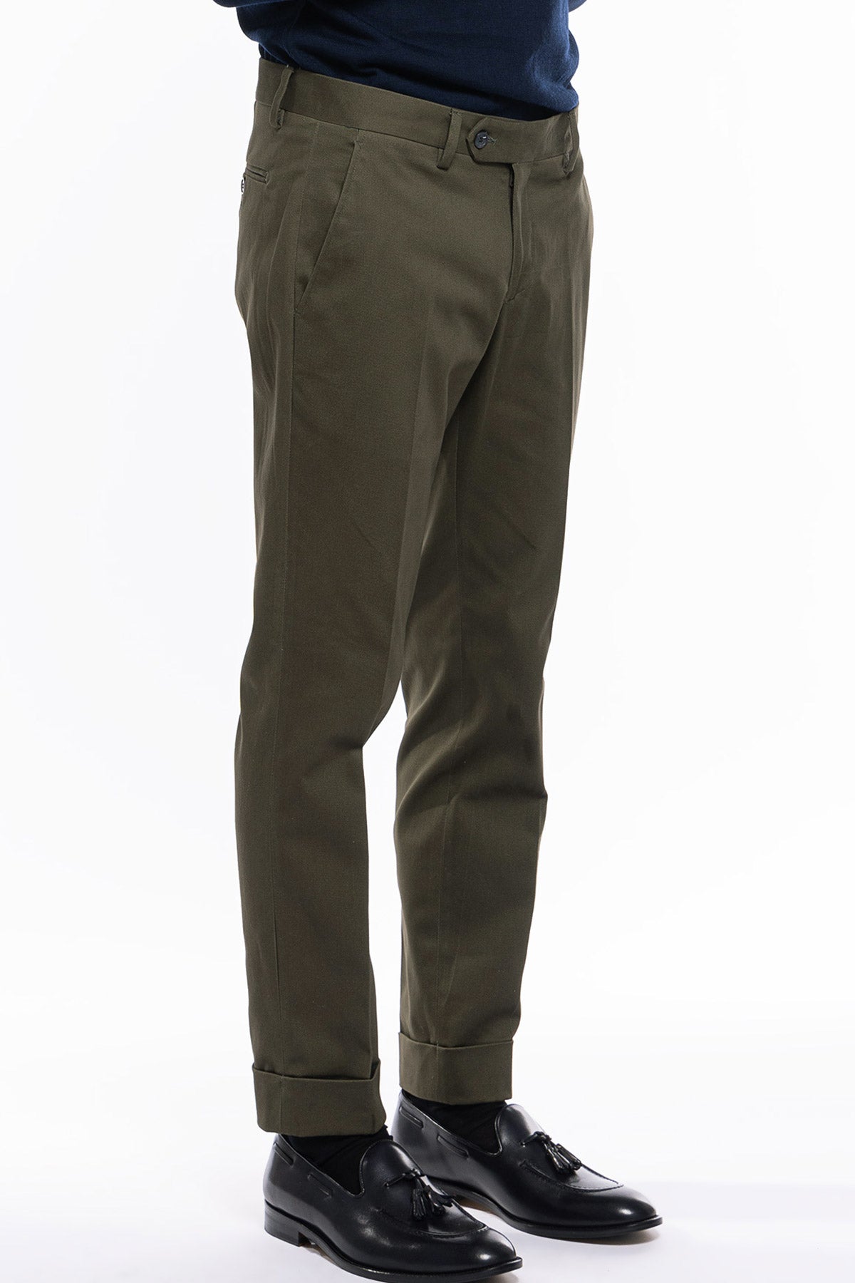 Pantalone uomo verde militare tasca america in cotone slim fit con risvolto di 5cm