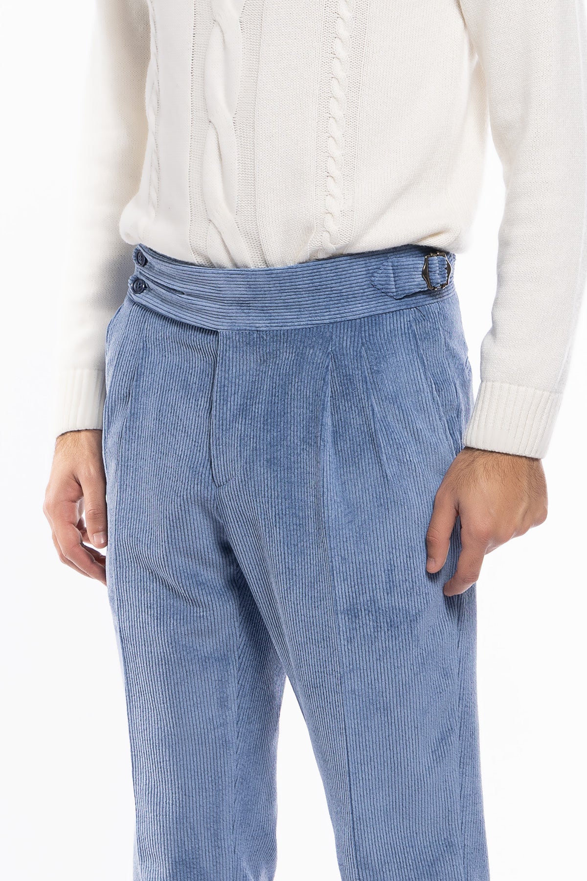 Pantalone uomo celeste vita alta biforcato doppia pinces in velluto a costine strette