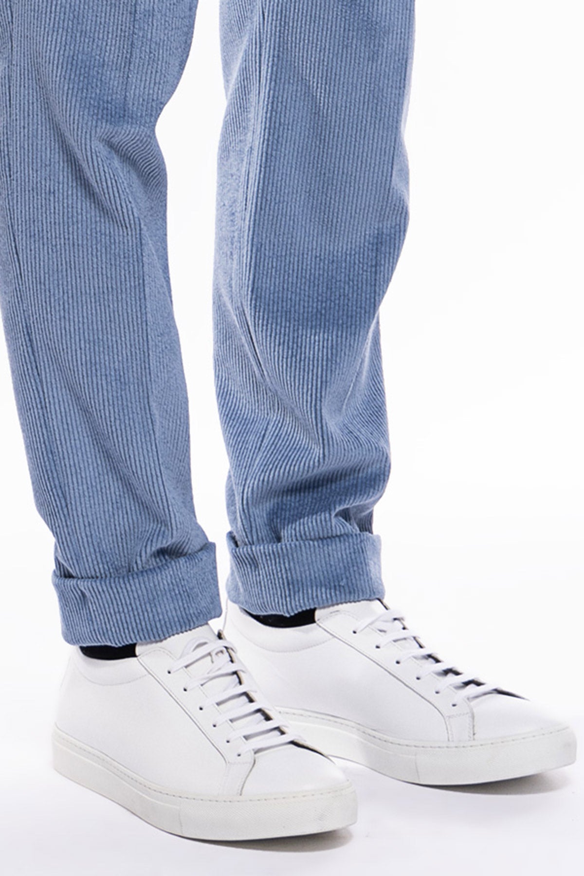 Pantalone uomo celeste vita alta biforcato doppia pinces in velluto a costine strette