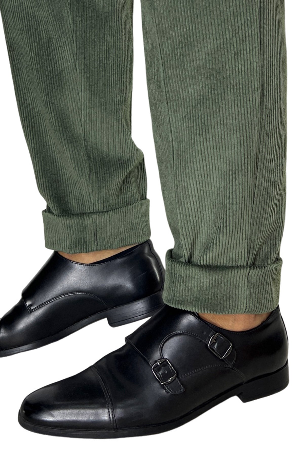 Pantalone uomo verde militare vita alta biforcato doppia pinces in velluto a costine strette