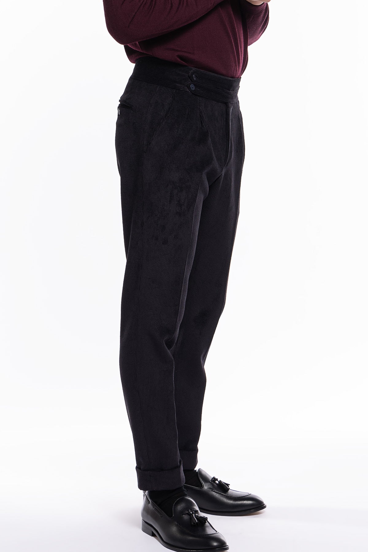 Pantalone uomo nero vita alta biforcato doppia pinces in velluto a costine strette