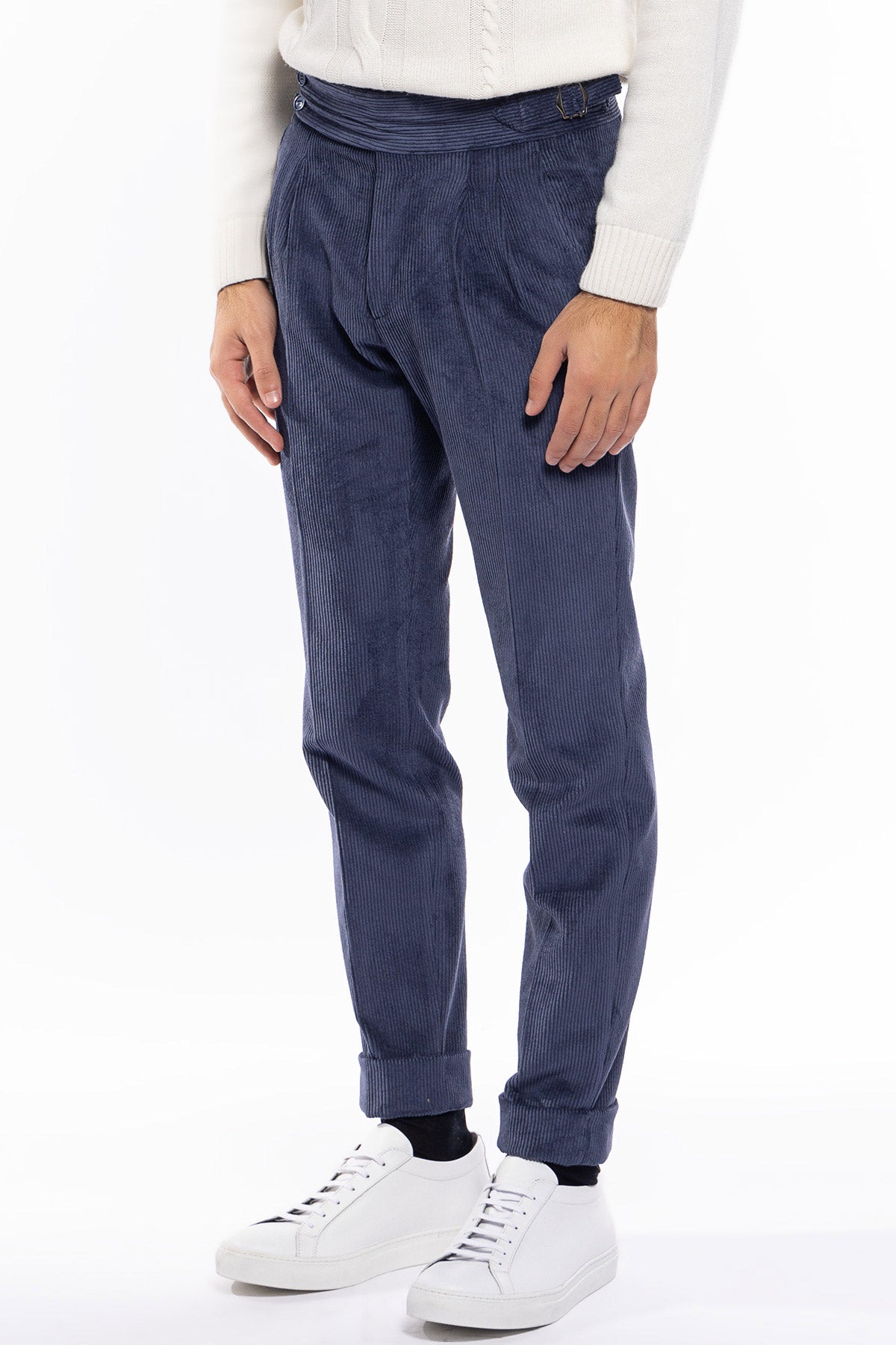 Pantalone uomo Color Denim vita alta biforcato doppia pinces in velluto a costine strette