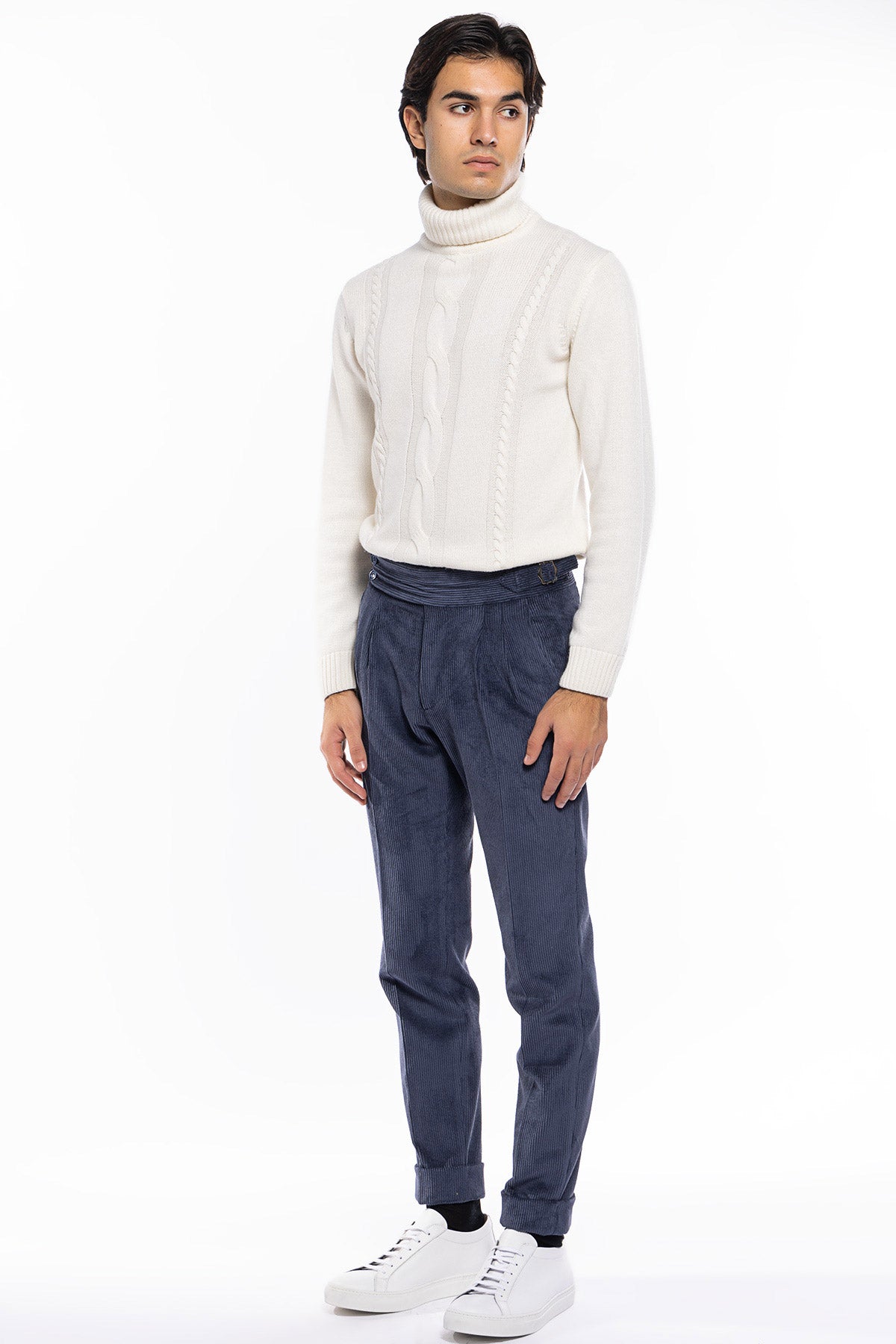 Pantalone uomo Color Denim vita alta biforcato doppia pinces in velluto a costine strette