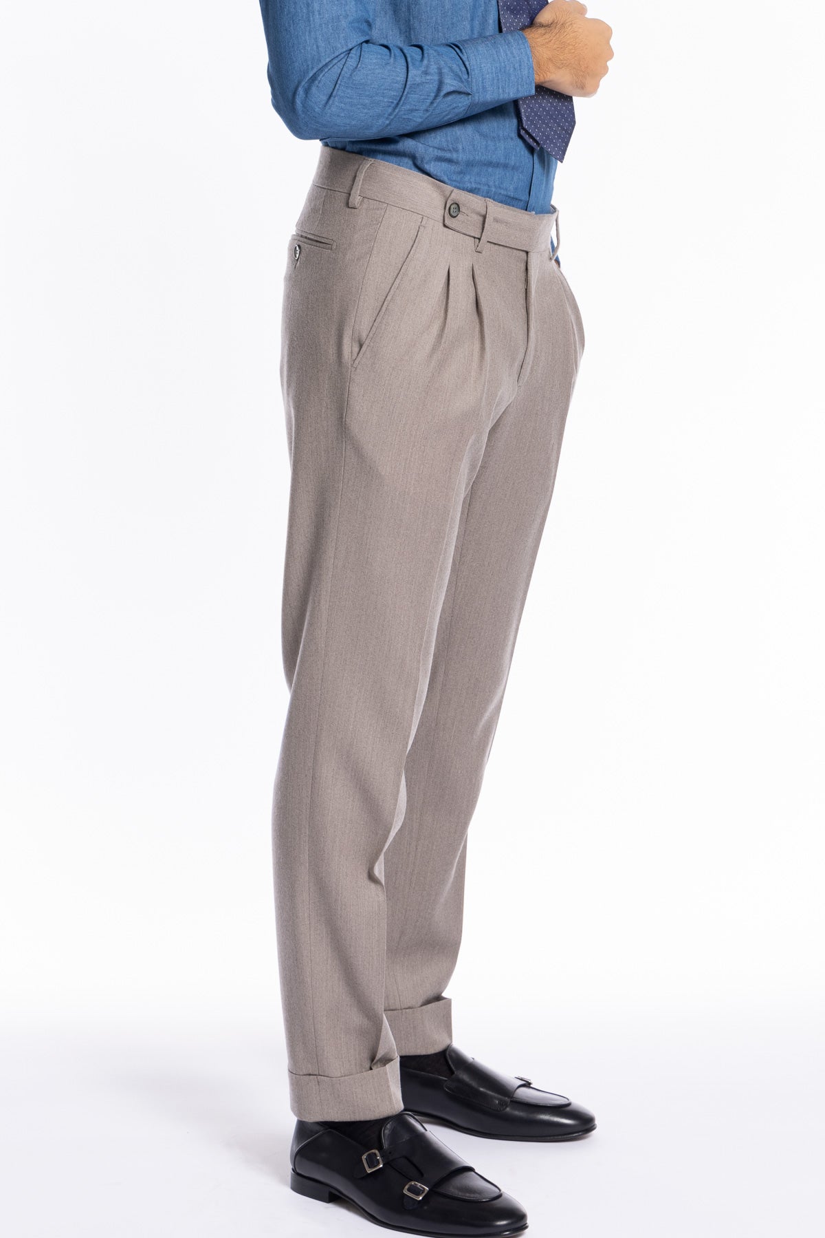 Pantalone uomo beige in lana e cashmere chiusura prolungata doppia pinces Bristol Tessuti Napoli