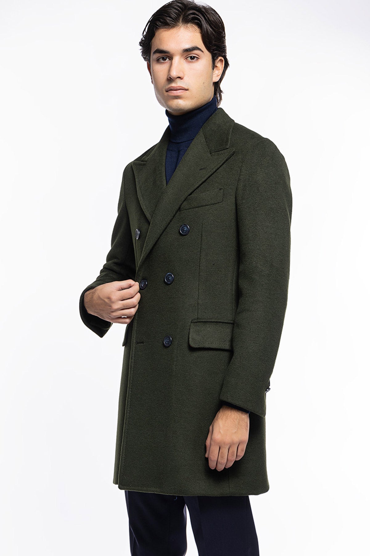Cappotto uomo verde militare doppiopetto 6 bottoni con martingala sul retro e polsi con due bottoni