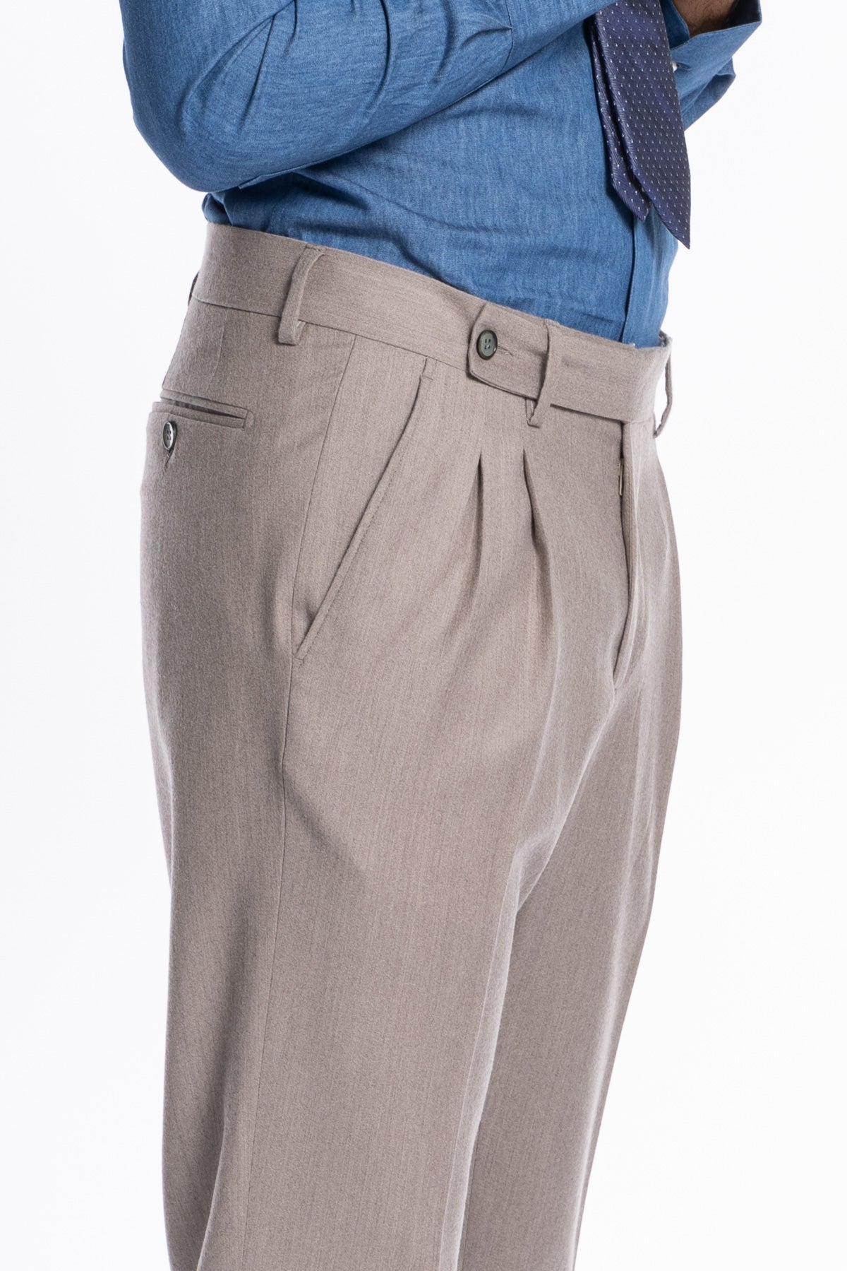 Pantalone uomo beige in lana e cashmere chiusura prolungata doppia pinces Bristol Tessuti Napoli