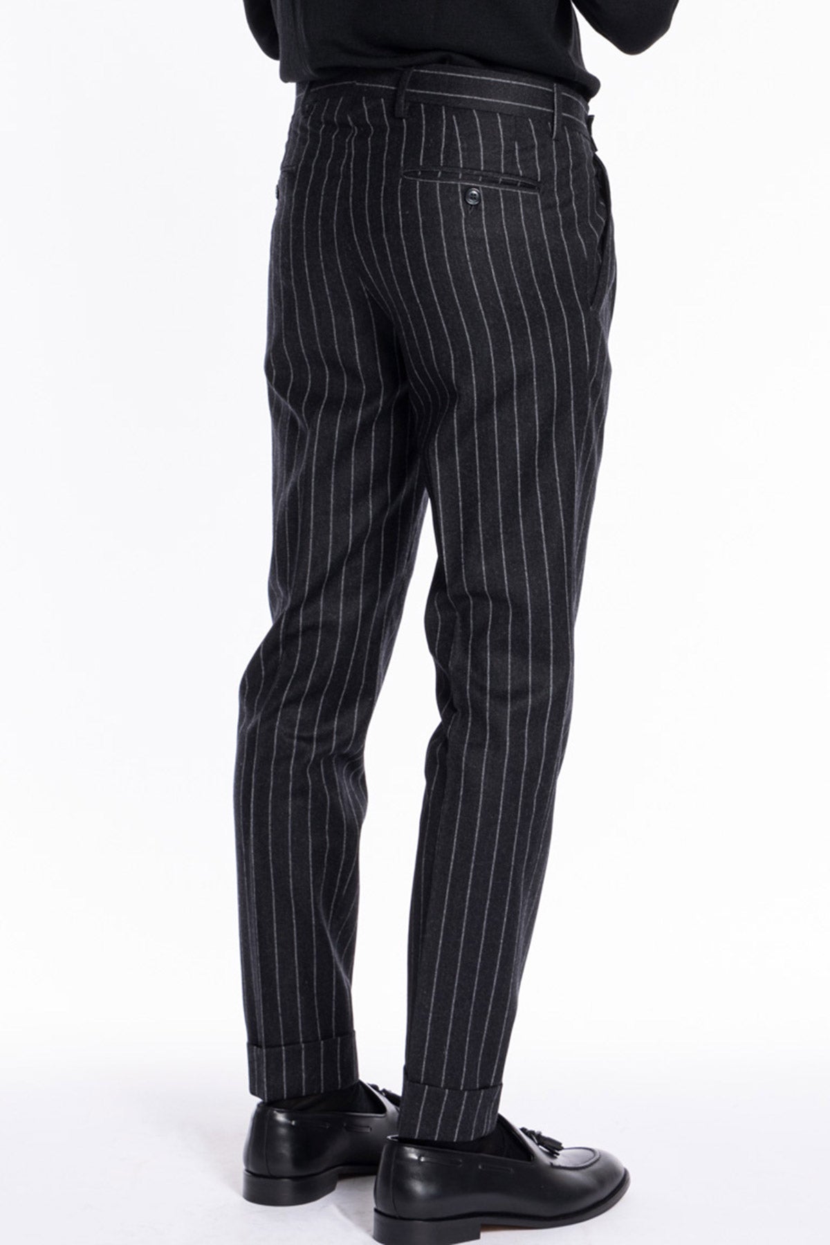 Pantalone uomo nero gessato in lana e cashmere chiusura prolungata doppia pinces Bristol Tessuti Napoli