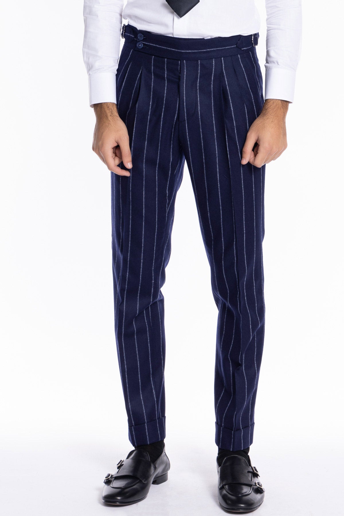 Pantalone uomo blu gessato vita alta tasca america in lana flanella Vitale Barberis Canonico con doppia pinces e fibbie laterali .