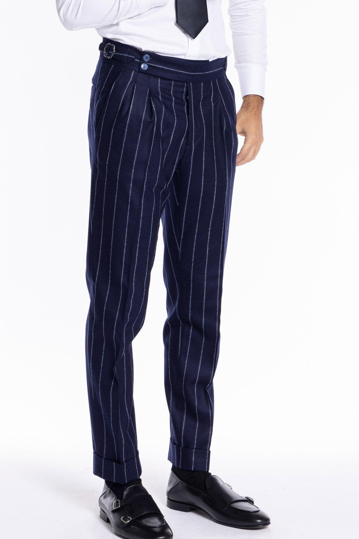 Pantalone uomo blu gessato vita alta tasca america in lana flanella Vitale Barberis Canonico con doppia pinces e fibbie laterali .