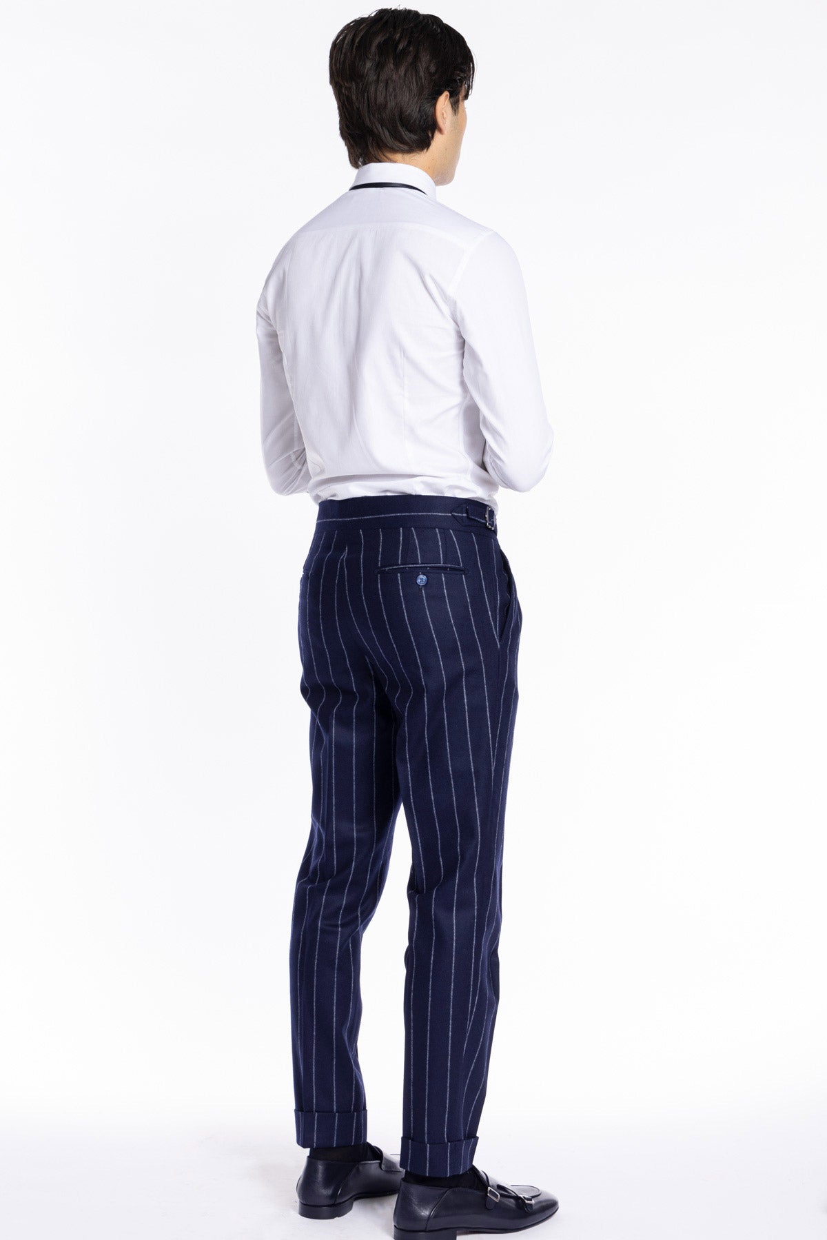 Pantalone uomo blu gessato vita alta tasca america in lana flanella Vitale Barberis Canonico con doppia pinces e fibbie laterali .