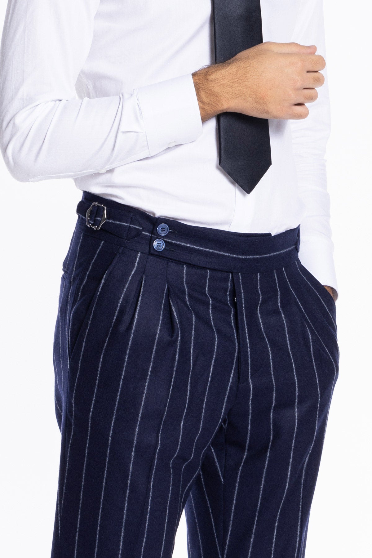 Pantalone uomo blu gessato vita alta tasca america in lana flanella Vitale Barberis Canonico con doppia pinces e fibbie laterali .