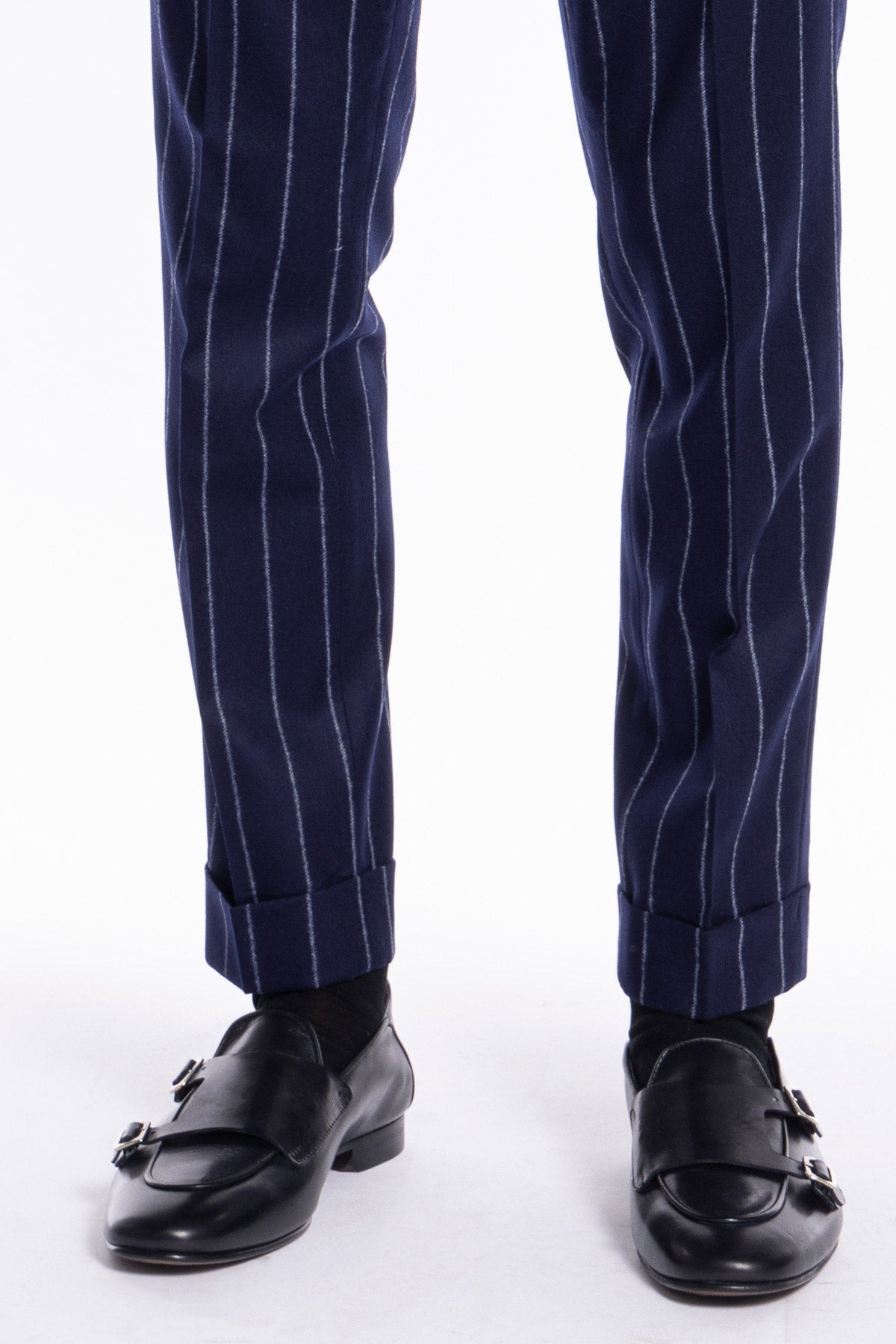 Pantalone uomo blu gessato vita alta tasca america in lana flanella Vitale Barberis Canonico con doppia pinces e fibbie laterali .