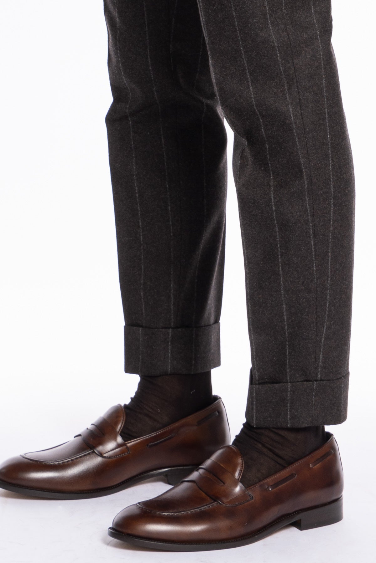 Pantalone uomo marrone gessato vita alta tasca america in lana flanella Vitale Barberis Canonico con doppia pinces e fibbie laterali regolabili