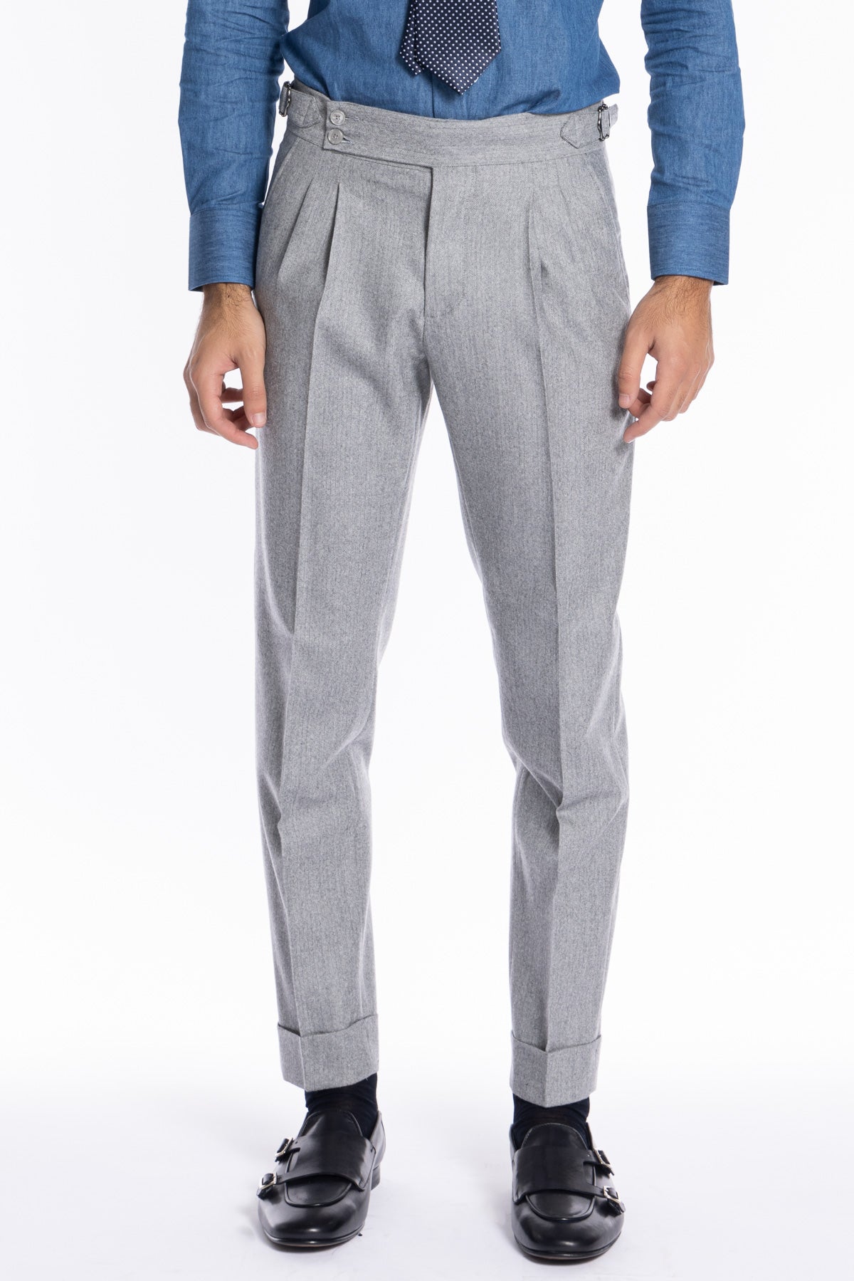 Pantalone uomo grigio spigato vita alta tasca america in lana flanella Holland & Sherry con doppia pinces e fibbie laterali regolabili