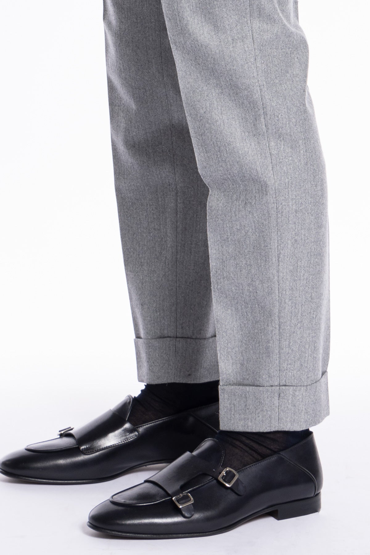 Pantalone uomo grigio spigato vita alta tasca america in lana flanella Holland & Sherry con doppia pinces e fibbie laterali regolabili