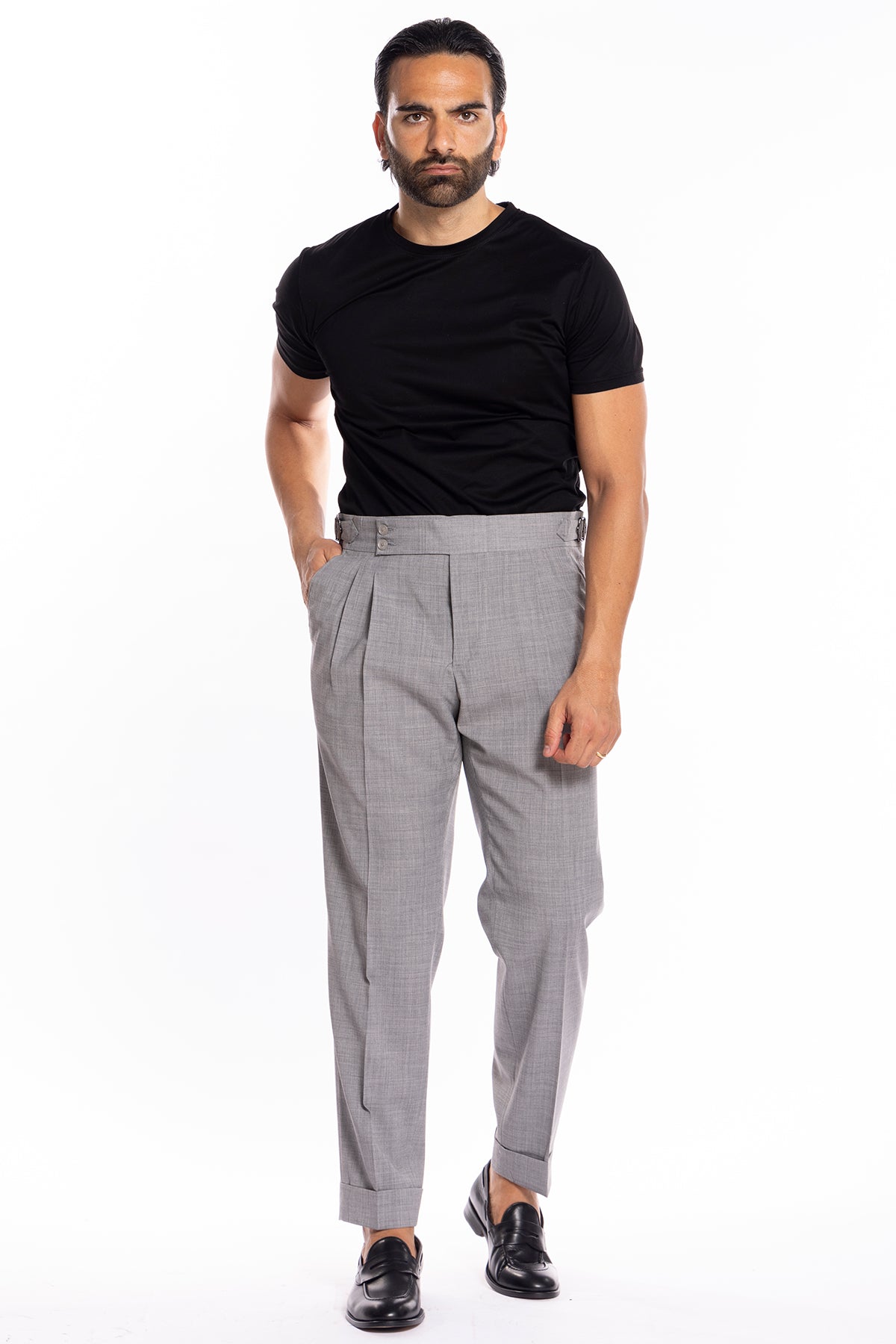 Pantalone uomo grigio chiaro in fresco lana mista tinta unita vita alta fibbie laterali e risvolto 5cm