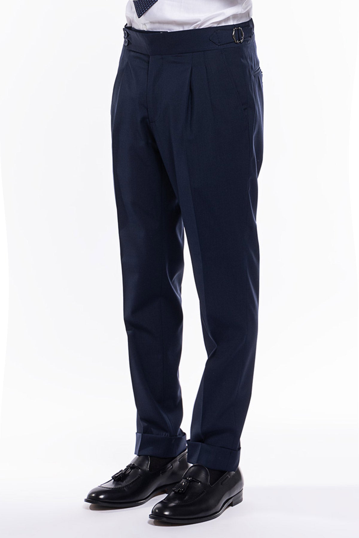 Pantalone uomo navy blu in fresco lana mista tinta unita vita alta fibbie laterali e risvolto 5cm
