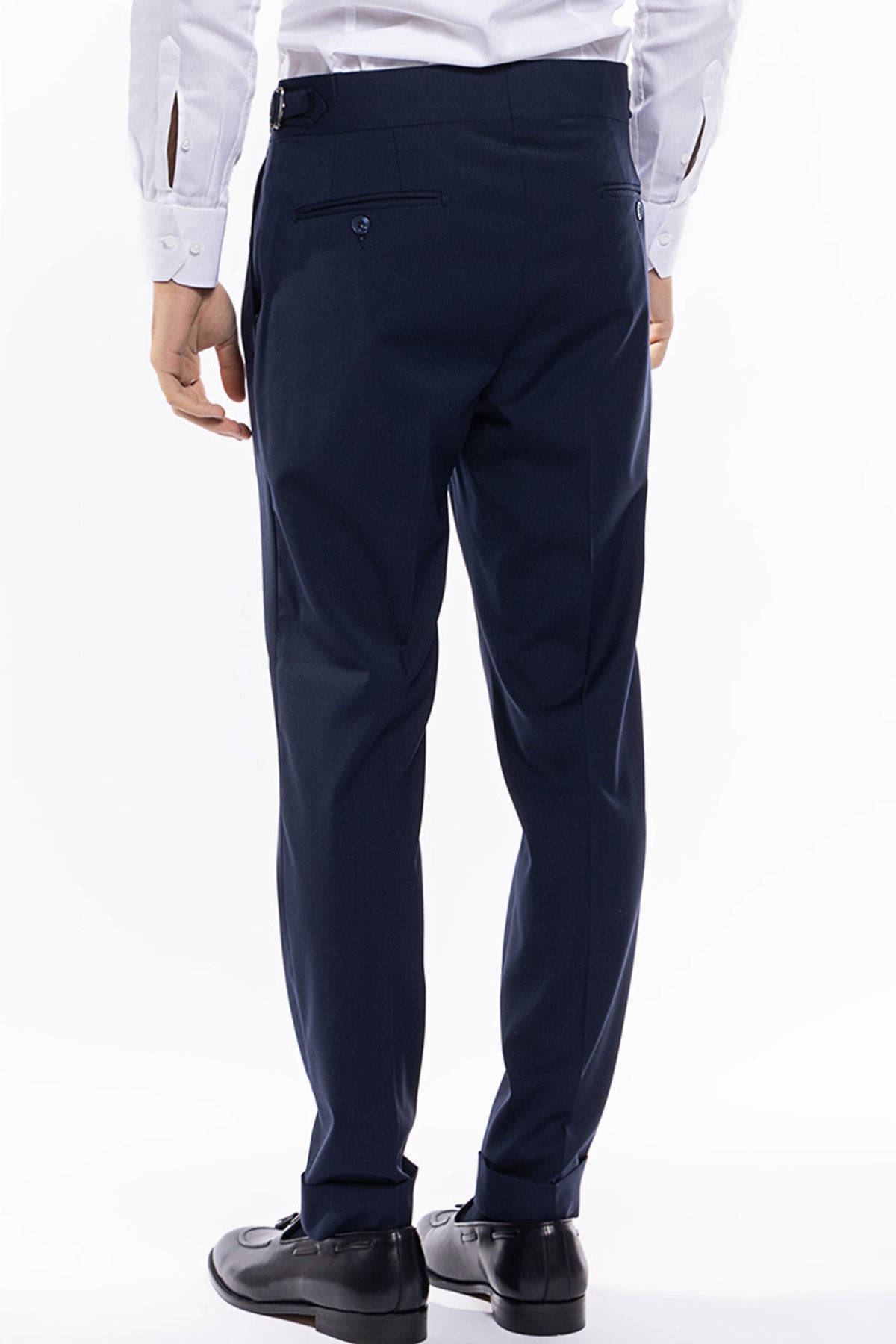 Pantalone uomo navy blu in fresco lana mista tinta unita vita alta fibbie laterali e risvolto 5cm