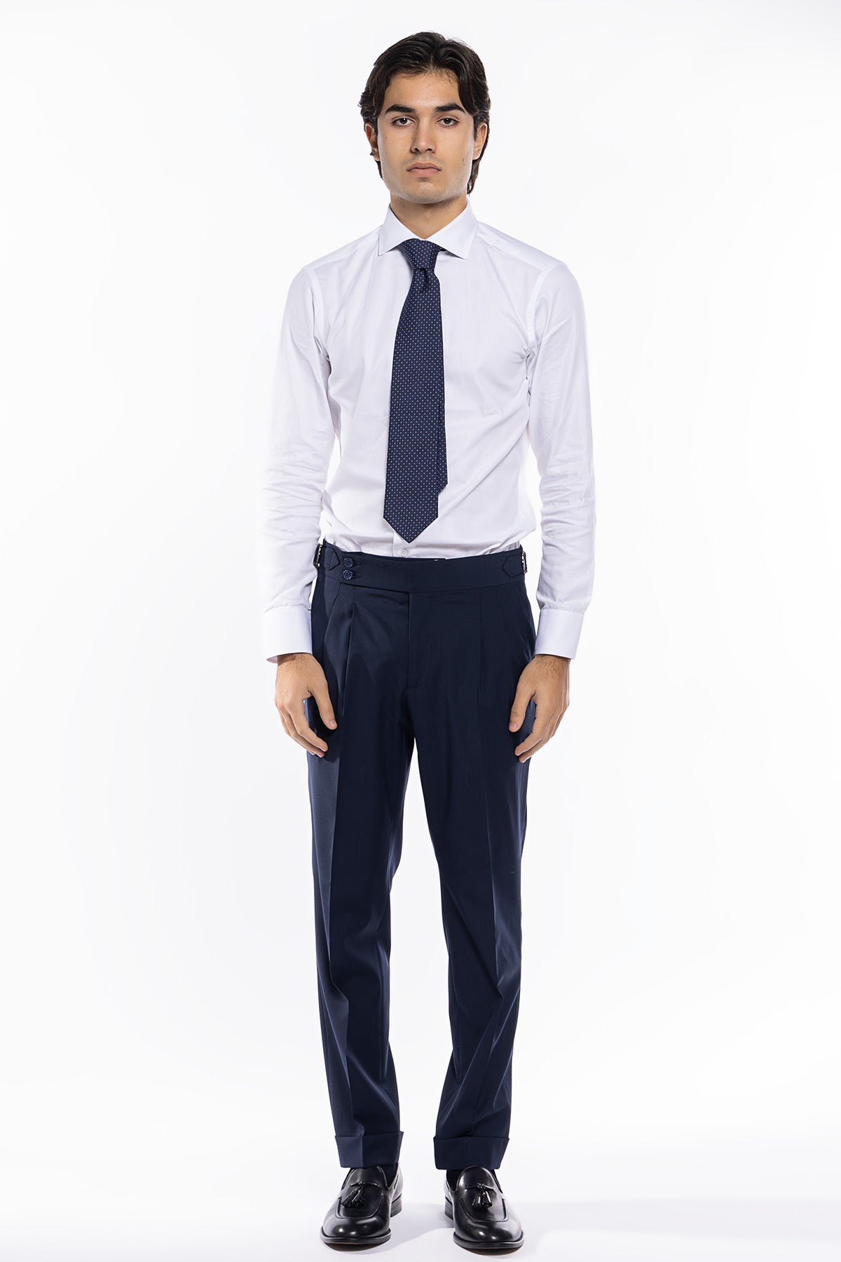 Pantalone uomo navy blu in fresco lana mista tinta unita vita alta fibbie laterali e risvolto 5cm