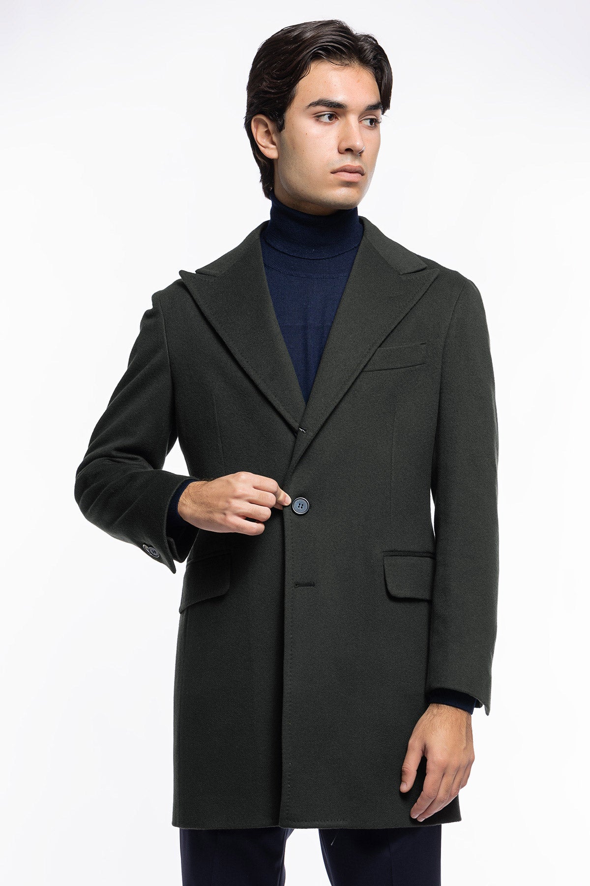 Cappotto uomo verde militare monopetto in lana e cashmere Bristol Tessuti Napoli rever 13cm con martingala
