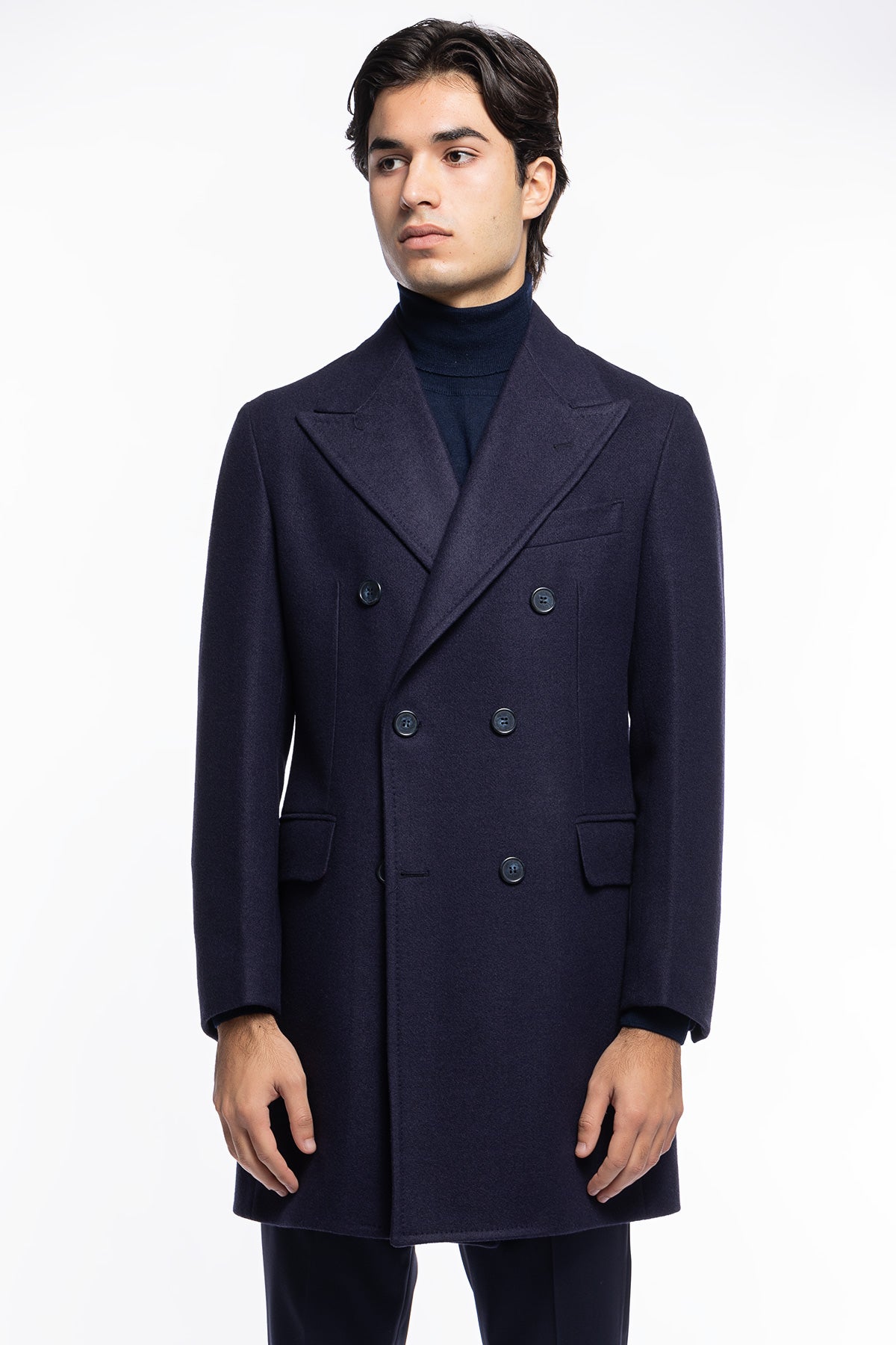Cappotto uomo blu doppiopetto 6 bottoni con martingala sul retro e polsi con due bottoni