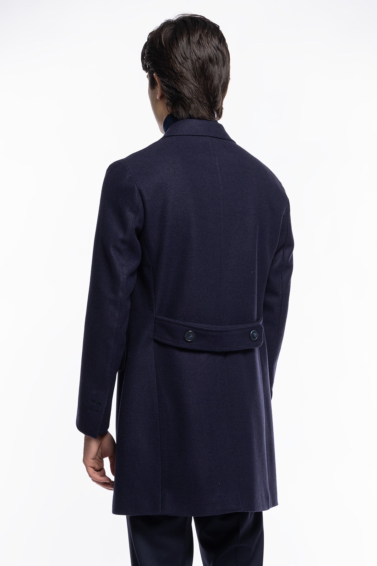 Cappotto uomo blu doppiopetto 6 bottoni con martingala sul retro e polsi con due bottoni