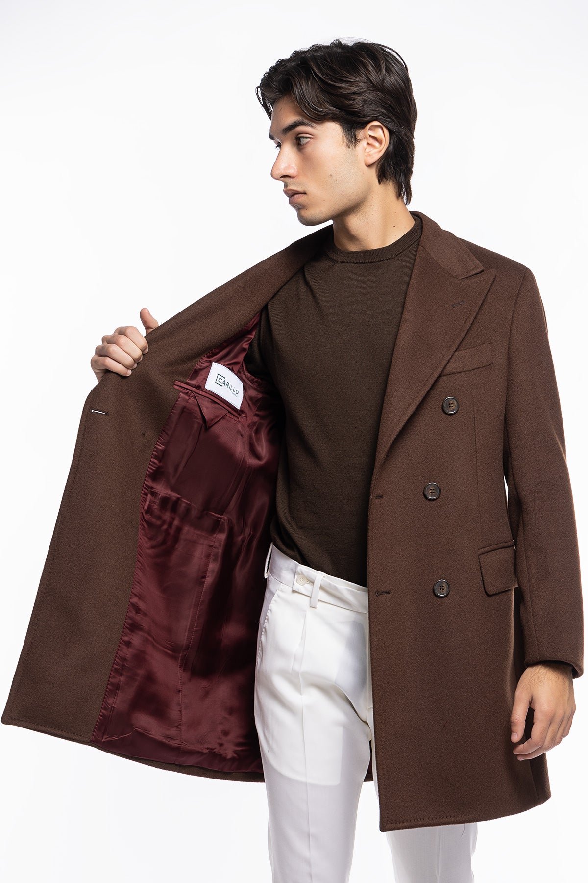 Cappotto uomo marrone doppiopetto 6 bottoni con martingala sul retro e polsi con due bottoni