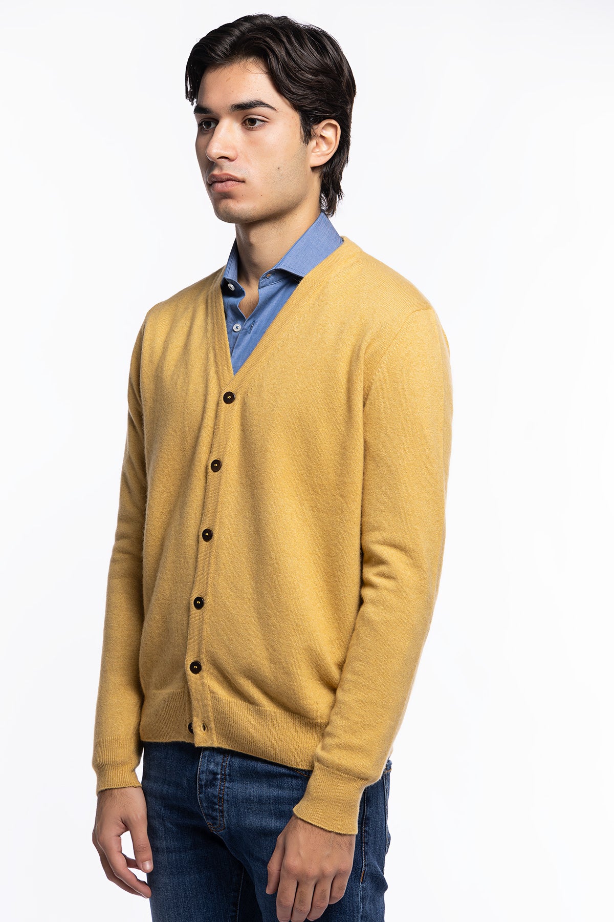 Cardigan uomo giallo in lana e cashmere stone wash slim fit made in Italy