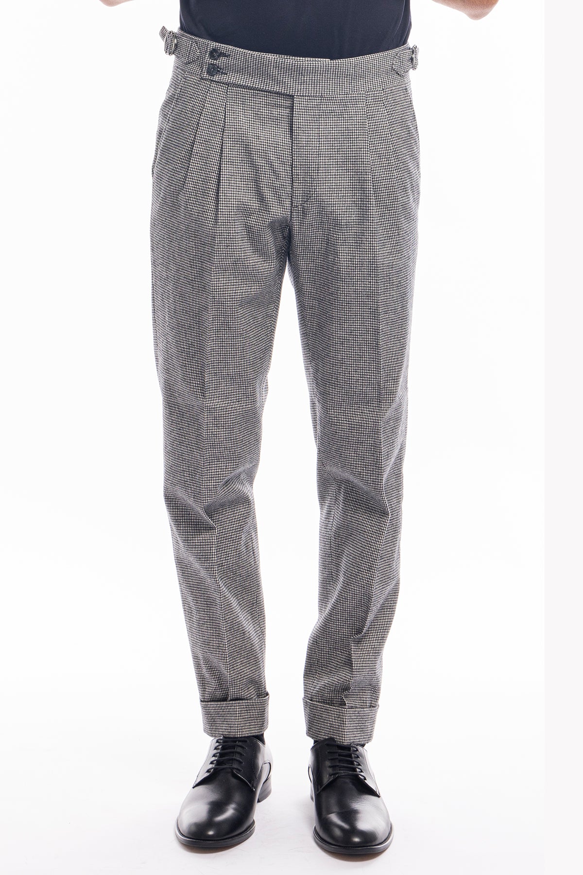 Pantalone uomo nero e bianco fantasia pied de poule vita alta doppia pinces in fresco lana misto