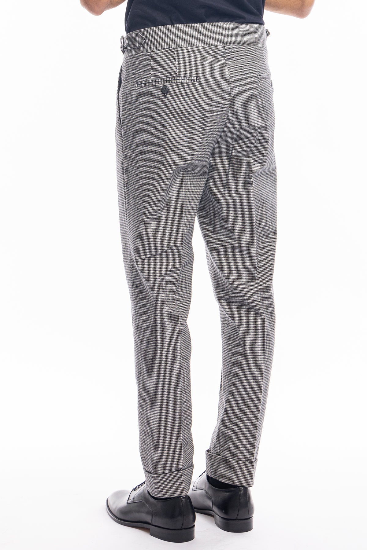 Pantalone uomo nero e bianco fantasia pied de poule vita alta doppia pinces in fresco lana misto