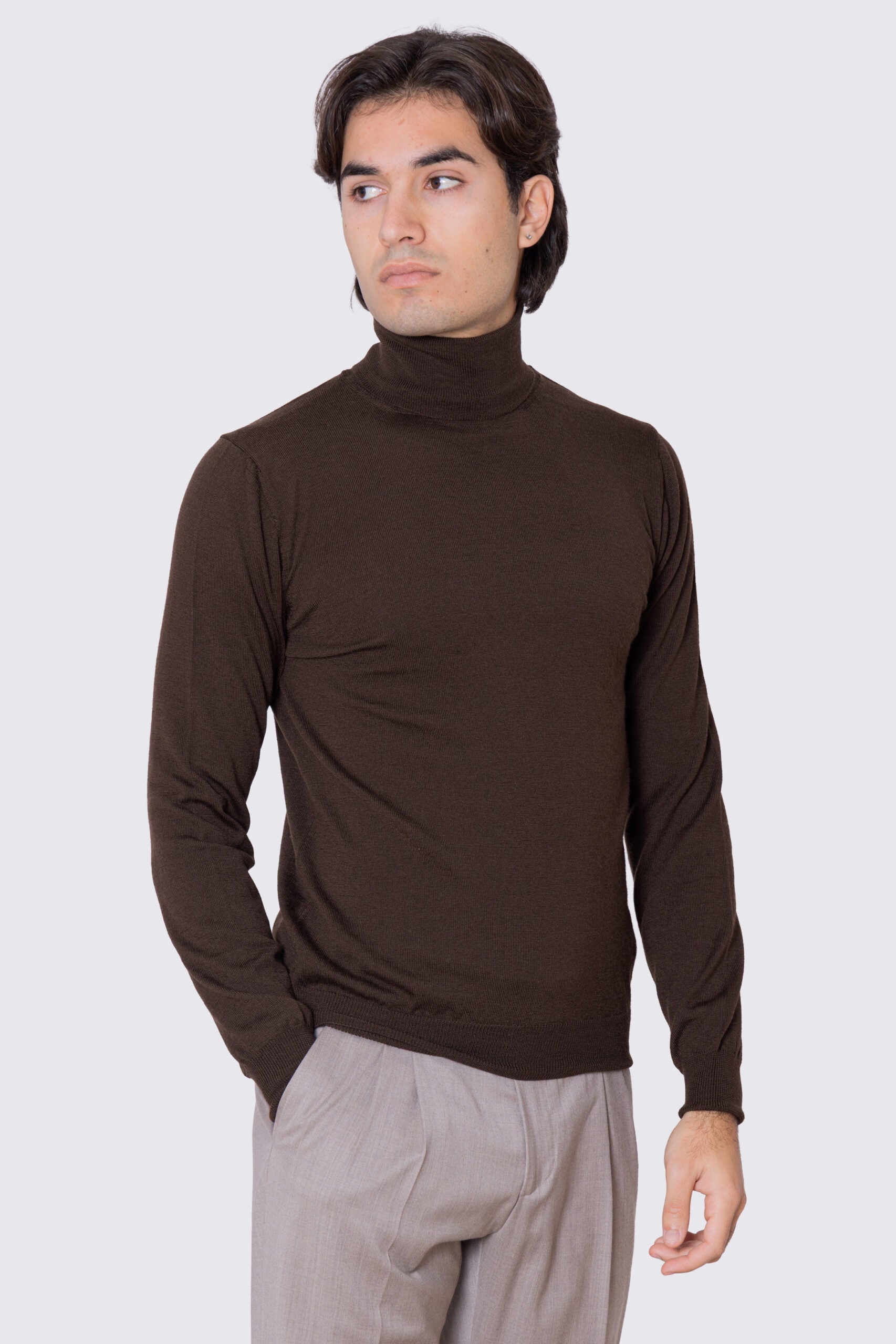 Maglioncino collo alto da uomo marrone 100% lana merinos slim fit made in Italy