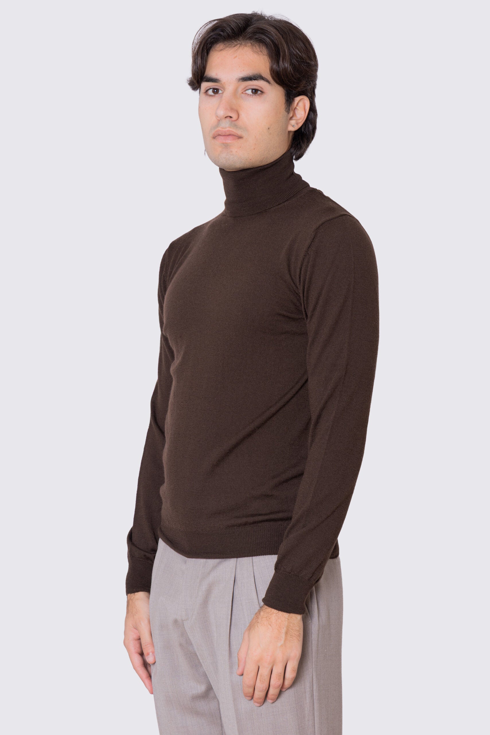 Maglioncino collo alto da uomo marrone 100% lana merinos slim fit made in Italy