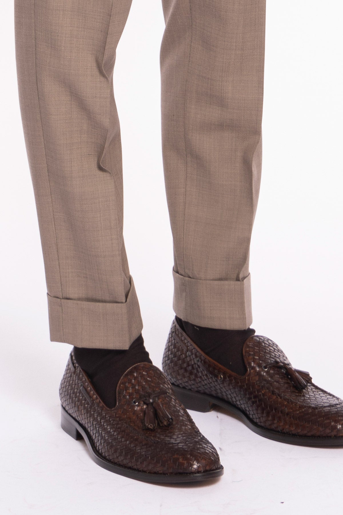 Pantalone uomo fango in fresco lana 120's Holland & Sherry vita alta doppia pinces e risvolto 5cm