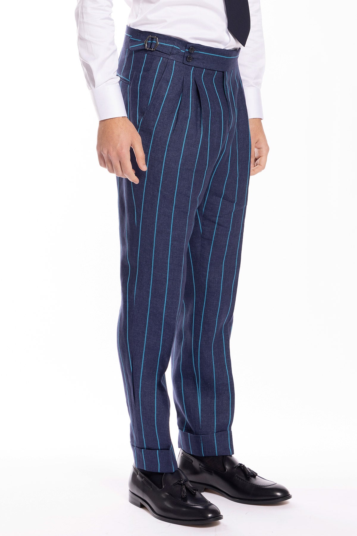 Pantalone uomo vita alta blu denim gessato con riga azzurra 100% lino Bristol Tessuti Napoli con fibbie laterali e doppia pinces