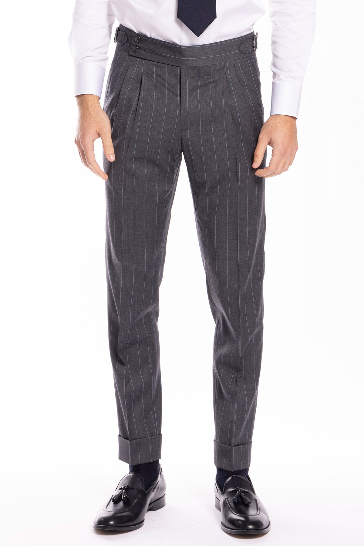 Pantalone uomo vita alta grigio gessato con riga celeste fresco lana super 130's Bristol Tessuti Napoli con doppia pinces e fibbie laterali