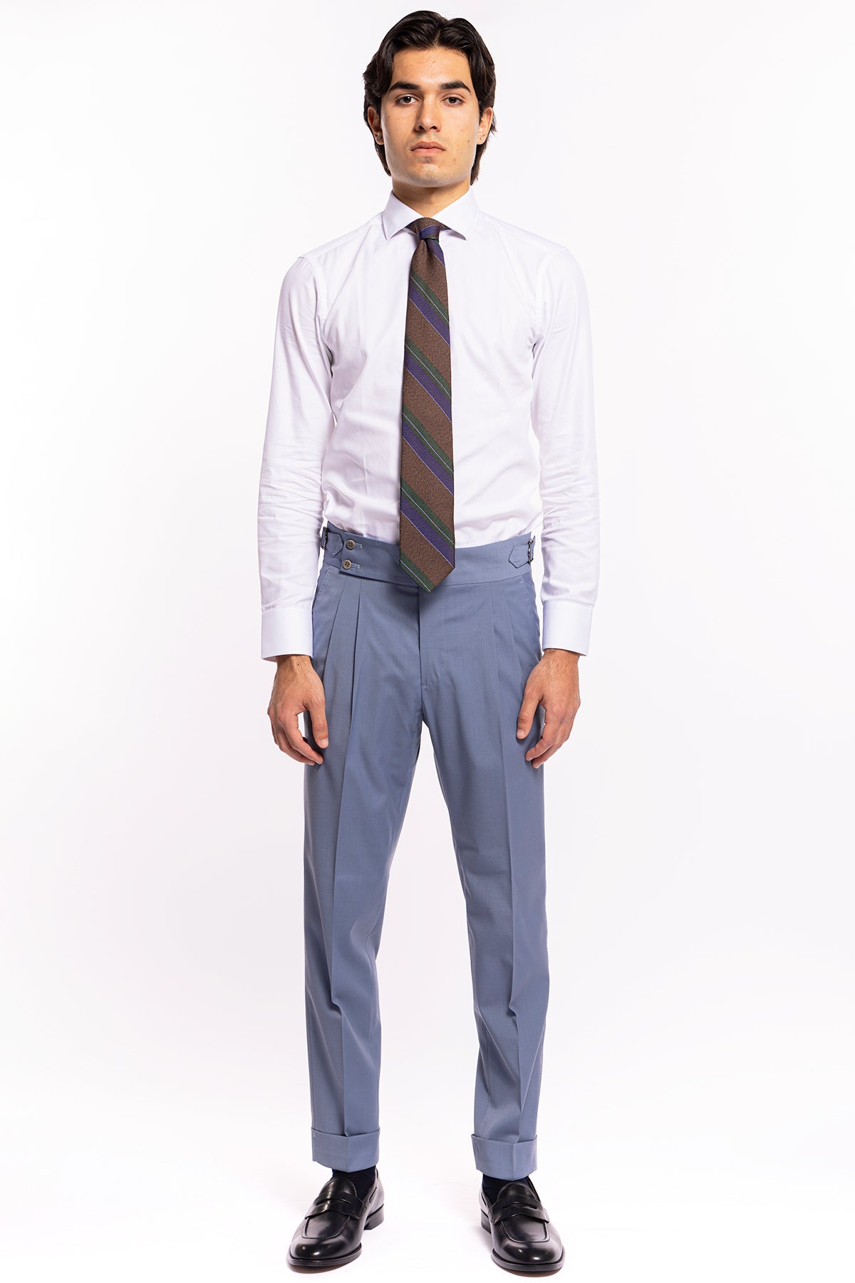 Pantalone uomo celeste in fresco lana tinta unita vita alta con pinces fibbie laterali e risvolto 4cm