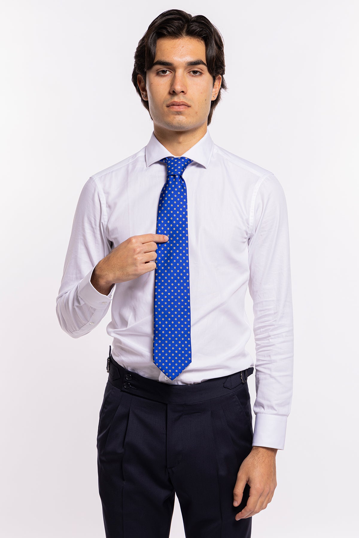 Cravatta uomo royal blu 9cm in seta fantasia margherite da cerimonia elegante