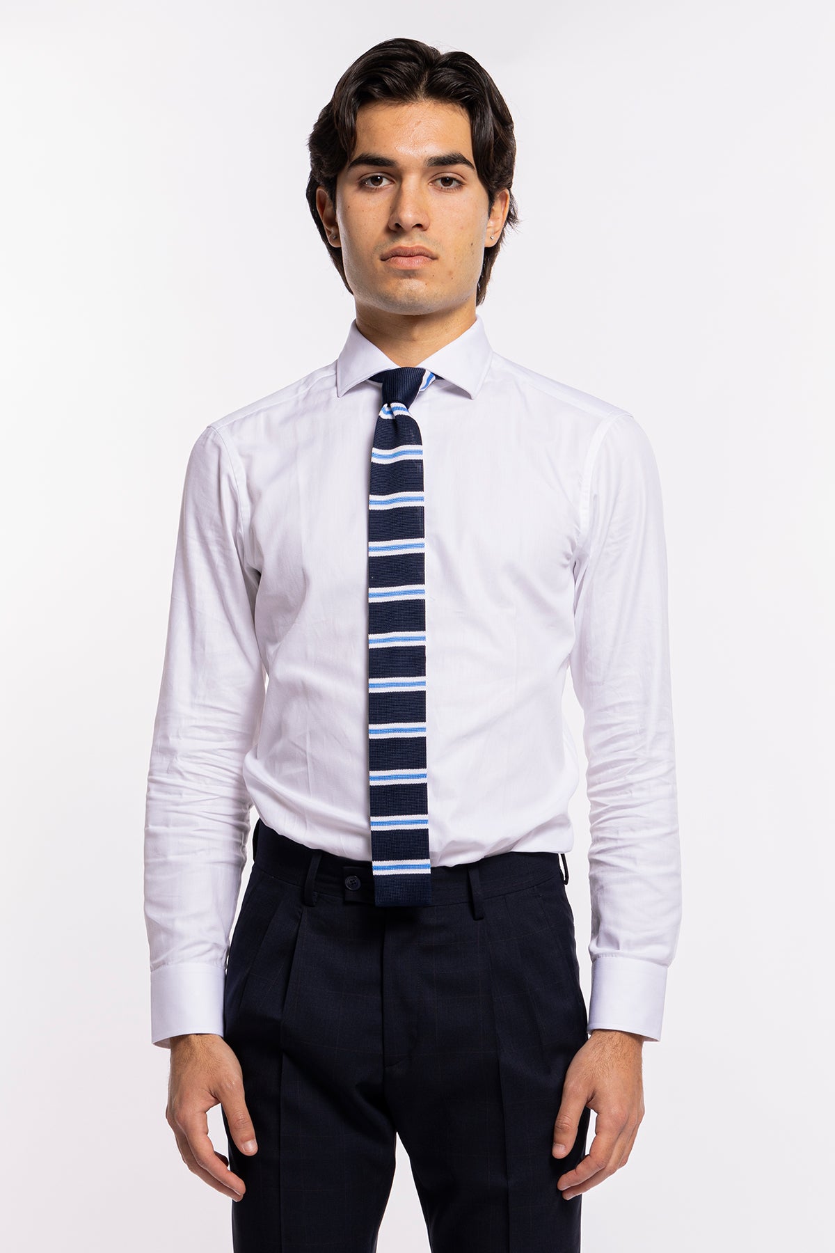 Cravatta uomo Blu in tricot fantasia riga bianca e azzurra 6cm fondo dritto